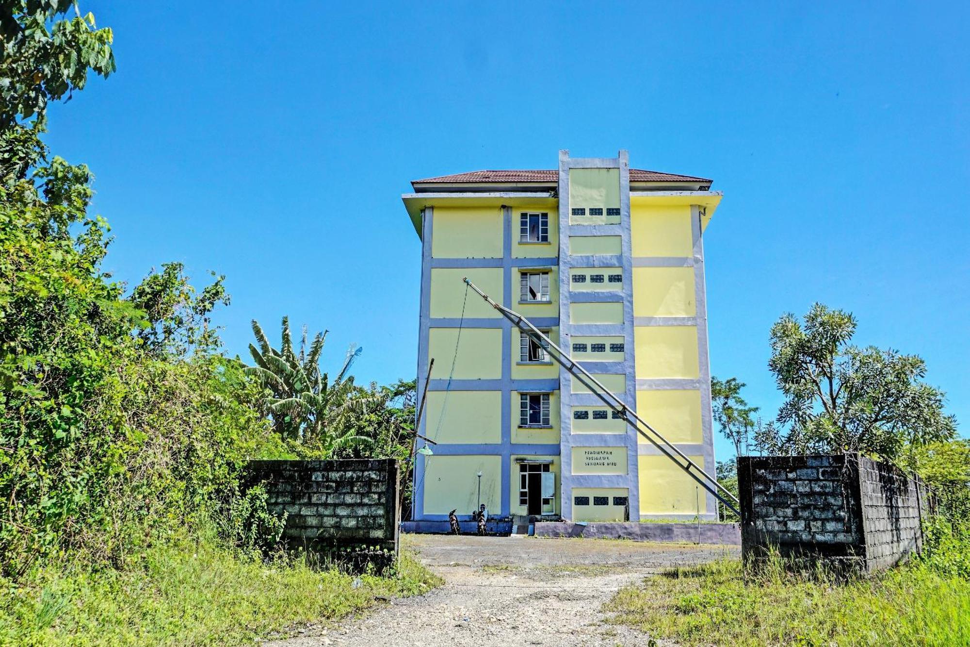 Spot On 92374 Penginapan Rusunawa Malang Luaran gambar