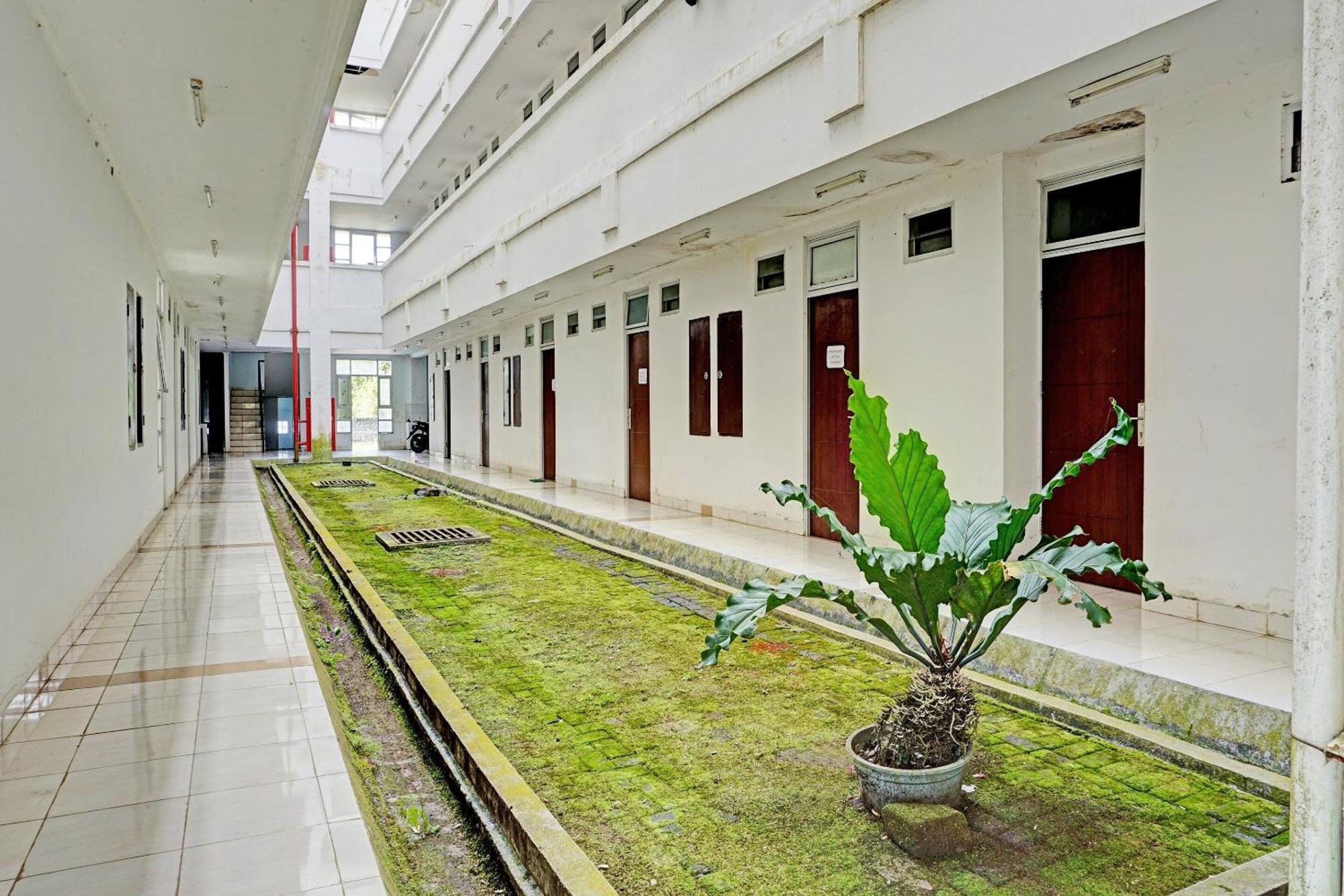 Spot On 92374 Penginapan Rusunawa Malang Luaran gambar